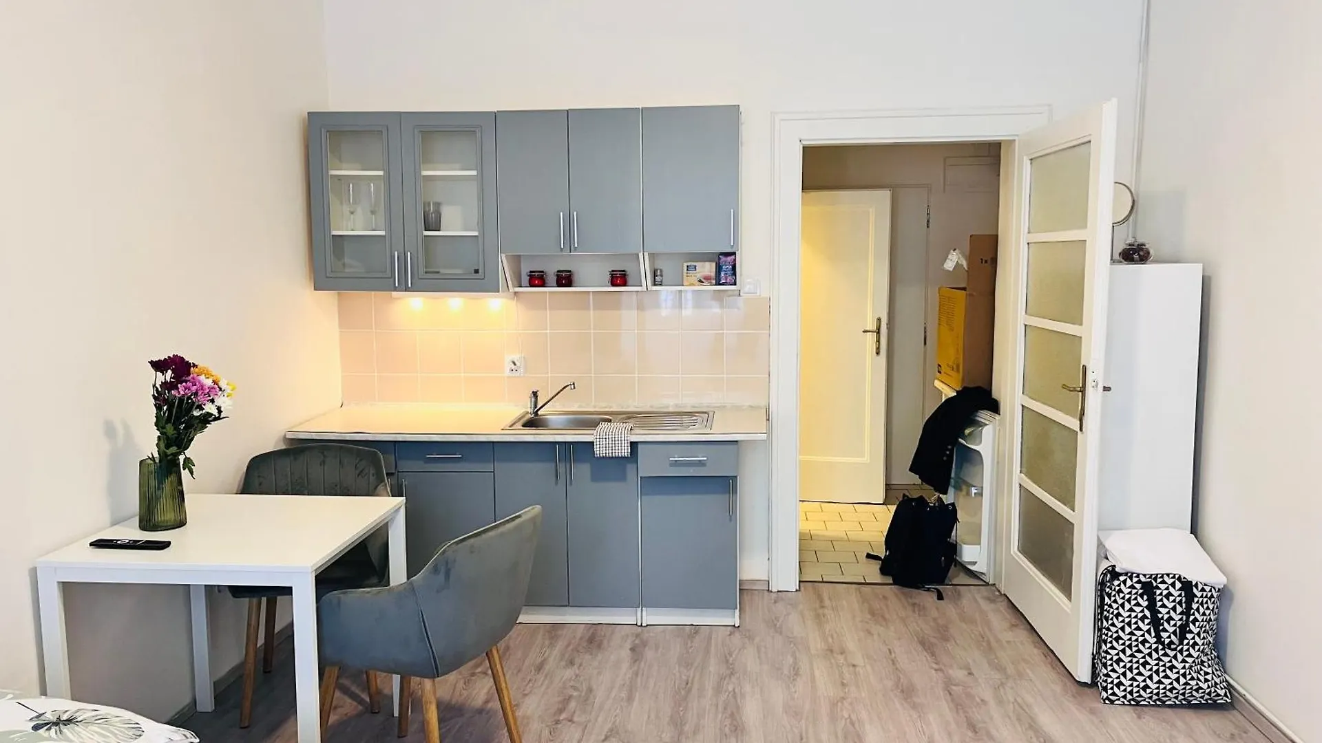 Apartment Biskupcova In براغ