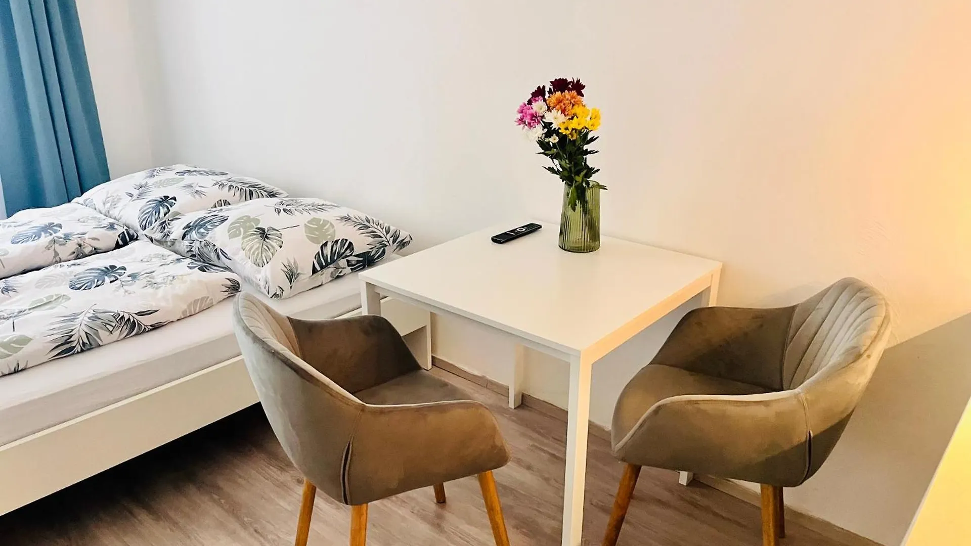 Apartment Biskupcova In براغ